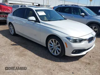 2018 BMW 3 Series 320i xDrive z VIN WBA8A3C59JA492173, wystawiony jako IAAI lot #41850946 z przebiegiem 76 196 mil mil oraz . Historia ofert i sprzedaży dostępna na DreamBid. Obrazek 1.