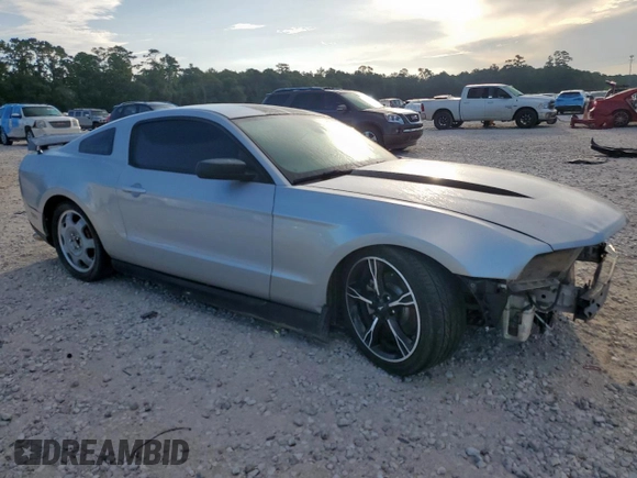 2012 Ford Mustang Premium z VIN 1ZVBP8AM7C5285563, wystawiony jako Copart lot #60732815 z przebiegiem 134 923 mil mil oraz Szkoda całkowita • Salvage title. Historia ofert i sprzedaży dostępna na DreamBid. Obrazek 4.