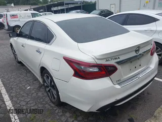 2017 Nissan Altima SR z VIN 1N4AL3AP3HC271465, wystawiony jako IAAI lot #42716097 z przebiegiem 159 349 mil mil oraz . Historia ofert i sprzedaży dostępna na DreamBid. Obrazek 3.
