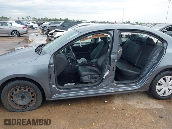 2013 Volkswagen Jetta SE with VIN 3VWDX7AJ9DM371414, listed as a IAAI auction lot 41861196 with 156,169 mi miles and . Bid and sale history available at DreamBid. Image 6.