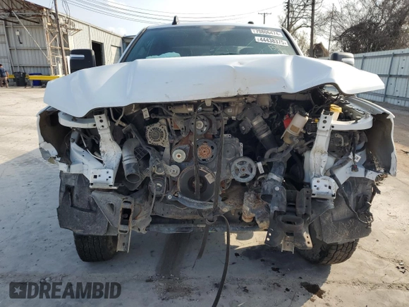 2024 Ram 2500 Tradesman z VIN 3C6UR5HLXRG139877, wystawiony jako Copart lot #44438375 z przebiegiem Nie podano mil oraz Szkoda całkowita • Salvage title. Historia ofert i sprzedaży dostępna na DreamBid. Obrazek 5.