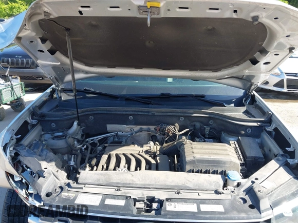 2019 Volkswagen Atlas SE with VIN 1V2UR2CA2KC557449, listed as a IAAI auction lot 42281302 with 106,739 mi miles and . Bid and sale history available at DreamBid. Image 10.