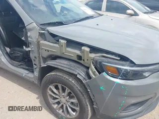 2020 Jeep Cherokee Latitude Plus z VIN 1C4PJMLBXLD568074, wystawiony jako IAAI lot #42164034 z przebiegiem 75 448 mil mil oraz . Historia ofert i sprzedaży dostępna na DreamBid. Obrazek 6.