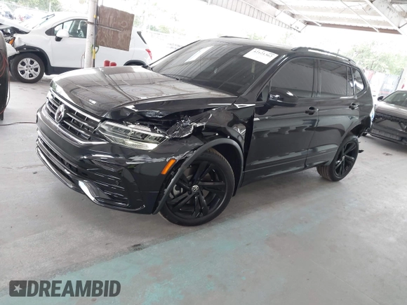 2024 Volkswagen Tiguan SE R-Line Black z VIN 3VVCB7AX4RM106944, wystawiony jako IAAI lot #42121362 z przebiegiem 11 777 mil mil oraz . Historia ofert i sprzedaży dostępna na DreamBid. Obrazek 18.