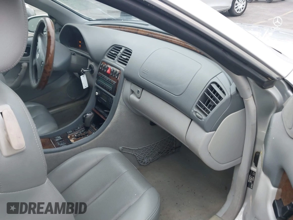 2001 Mercedes-Benz CLK 320 z VIN WDBLK65G81T083711, wystawiony jako IAAI lot #41197334 z przebiegiem 215 544 mil mil oraz . Historia ofert i sprzedaży dostępna na DreamBid. Obrazek 5.
