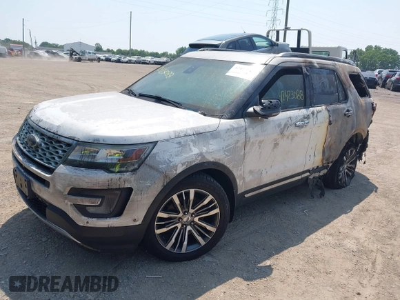 2016 Ford Explorer Platinum z VIN 1FM5K8HT1GGC31323, wystawiony jako IAAI lot #42423088 z przebiegiem 179 246 mil mil oraz . Historia ofert i sprzedaży dostępna na DreamBid. Obrazek 2.