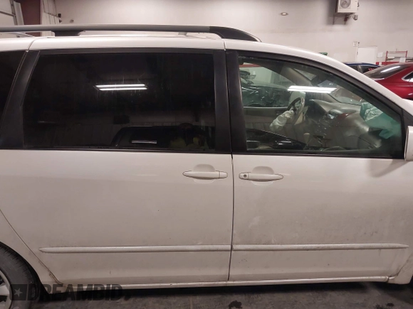 2005 Toyota Sienna XLE with VIN 5TDZA22C85S257080, listed as a IAAI auction lot 41609665 with 143,331 mi miles. Bid and sale history available at carsss.com. Image 13.