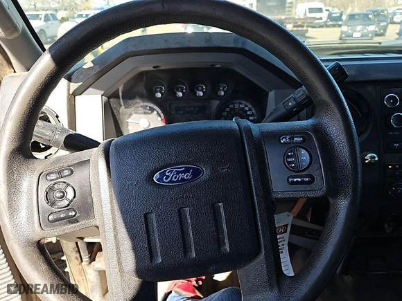 2015 Ford Super Duty F-250 SRW XLT with VIN 1FT7X2B65FEB07757, listed as a IAAI auction lot 41980617 with 176,648 mi miles. Bid and sale history available at carsss.com. Image 1.