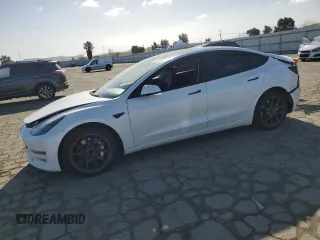 2023 Tesla Model 3 z VIN 5YJ3E1EA8PF715450, wystawiony jako Copart lot #51101045 z przebiegiem 48 308 mil mil oraz Szkoda całkowita • Salvage title. Historia ofert i sprzedaży dostępna na DreamBid. Obrazek 1.