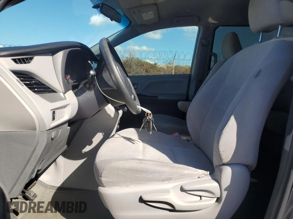 2017 Toyota Sienna L with VIN 5TDZZ3DC7HS895580, listed as a Copart auction lot 81540534 with 47,732 mi miles and Clean Title. Bid and sale history available at DreamBid. Image 7.