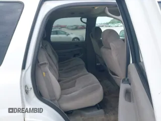 2004 GMC Yukon SLT with VIN 1GKEC13Z84R318127, listed as a IAAI auction lot 42053372 with 254,467 mi miles. Bid and sale history available at carsss.com. Image 8.