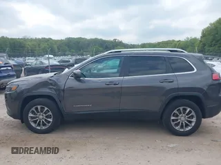 2020 Jeep Cherokee Latitude Plus z VIN 1C4PJMLB0LD536976, wystawiony jako IAAI lot #42244708 z przebiegiem 116 228 mil mil oraz . Historia ofert i sprzedaży dostępna na DreamBid. Obrazek 14.