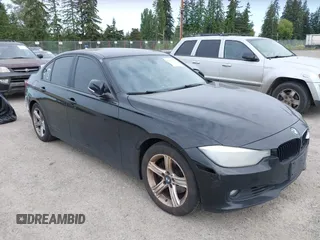 2013 BMW 3 Series 328i z VIN WBA3A5G57DNP23701, wystawiony jako IAAI lot #42327723 z przebiegiem 131 612 mil mil oraz . Historia ofert i sprzedaży dostępna na DreamBid. Obrazek 1.