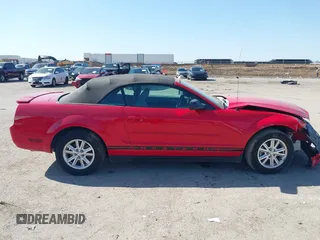 2008 Ford Mustang Deluxe with VIN 1ZVHT84NX85143404, listed as a IAAI auction lot 41977601 with 111,457 mi miles and . Bid and sale history available at carsss.com. Image 13.