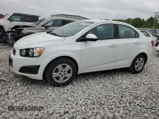 2015 Chevrolet Sonic LS z VIN 1G1JA5SH4F4165108, wystawiony jako Copart lot #57299985 z przebiegiem 117 669 mil mil oraz Czysty tytuł • Clean title. Historia ofert i sprzedaży dostępna na DreamBid. Obrazek 1.