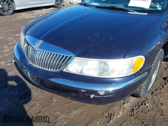 1999 Lincoln Continental with VIN 1LNHM97V8XY700644, listed as a IAAI auction lot 41641082 with 142,527 mi miles. Bid and sale history available at carsss.com. Image 6.