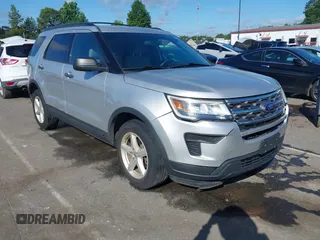 2019 Ford Explorer z VIN 1FM5K7B80KGA18578, wystawiony jako IAAI lot #42408067 z przebiegiem 124 938 mil mil oraz . Historia ofert i sprzedaży dostępna na DreamBid. Obrazek 1.