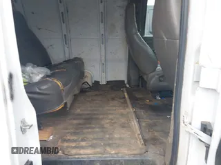 2007 Chevrolet City Express Cargo z VIN 1GCFG15ZX71236419, wystawiony jako IAAI lot #40734333 z przebiegiem 234 948 mil mil oraz . Historia ofert i sprzedaży dostępna na DreamBid. Obrazek 8.