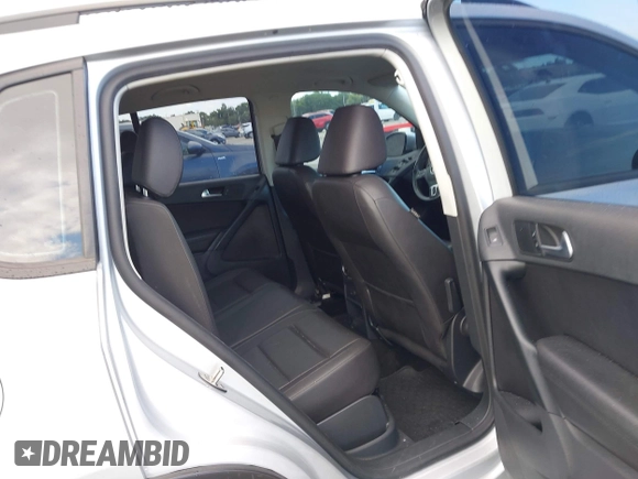 2016 Volkswagen Tiguan S z VIN WVGAV7AX5GW592721, wystawiony jako IAAI lot #42231177 z przebiegiem 64 967 mil mil oraz . Historia ofert i sprzedaży dostępna na DreamBid. Obrazek 8.