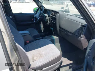 2000 Jeep Cherokee with VIN 1J4FT48SXYL236142, listed as a IAAI auction lot 42598342 with 153,426 mi miles and . Bid and sale history available at DreamBid. Image 5.