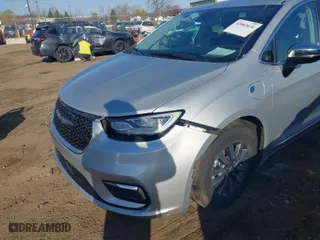 2023 Chrysler Pacifica Hybrid Limited with VIN 2C4RC1S72PR588627, listed as a IAAI auction lot 42063631 with 52,799 mi miles. Bid and sale history available at carsss.com. Image 6.