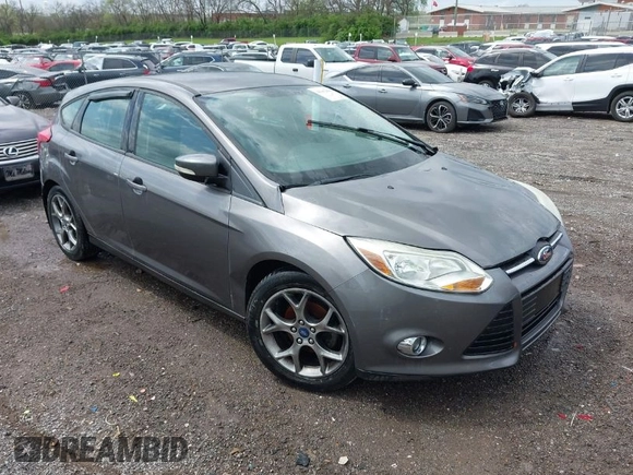 2014 Ford Focus SE with VIN 1FADP3K28EL337377, listed as a IAAI auction lot 41962856 with 137,906 mi miles. Bid and sale history available at carsss.com. Image 1.