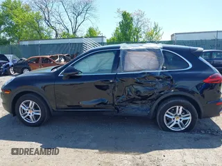 2016 Porsche Cayenne z VIN WP1AA2A26GLA09709, wystawiony jako IAAI lot #42146093 z przebiegiem 49 279 mil mil oraz . Historia ofert i sprzedaży dostępna na DreamBid. Obrazek 15.