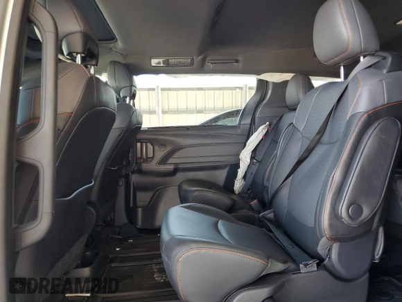 2022 Toyota Sienna XSE z VIN 5TDXSKFCXNS067134, wystawiony jako Copart lot #57658915 z przebiegiem 30 836 mil mil oraz Szkoda całkowita • Salvage title. Historia ofert i sprzedaży dostępna na DreamBid. Obrazek 11.