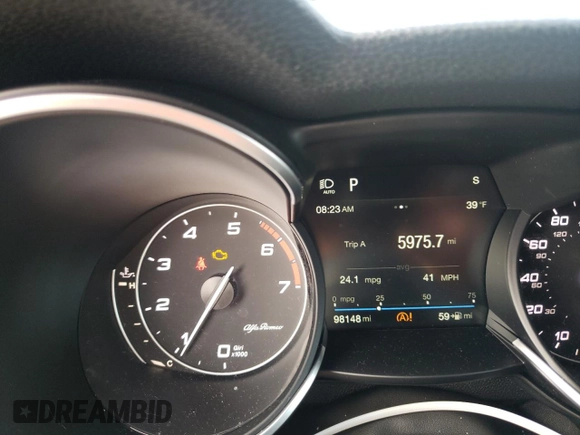 2018 Alfa Romeo Stelvio Sport z VIN ZASFAKPN8J7B69591, wystawiony jako Copart lot #54693475 z przebiegiem 98 148 mil mil oraz Szkody całkowita. Historia ofert i sprzedaży dostępna na DreamBid. Obrazek 9.