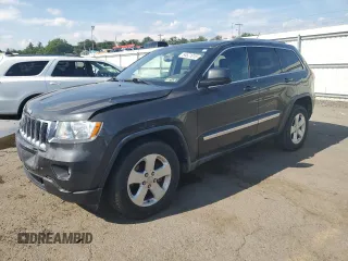 2011 Jeep Grand Cherokee Laredo z VIN 1J4RR4GG9BC701445, wystawiony jako Copart lot #64621015 z przebiegiem 104 916 mil mil oraz Szkoda całkowita • Salvage title. Historia ofert i sprzedaży dostępna na DreamBid. Obrazek 1.