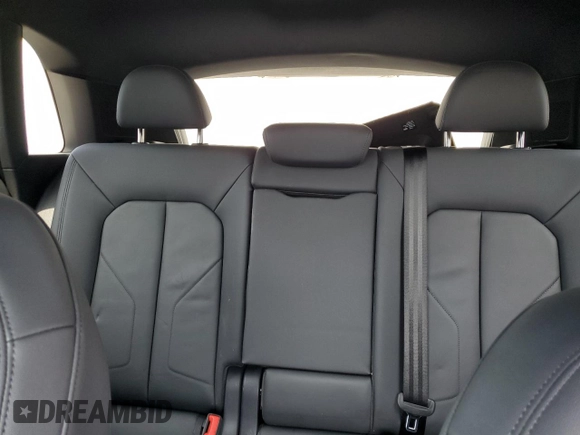 2024 Audi Q3 S line Premium z VIN WA1DECF36R1051672, wystawiony jako Copart lot #59265955 z przebiegiem 28 634 mil mil oraz Czysty tytuł • Clean title. Historia ofert i sprzedaży dostępna na DreamBid. Obrazek 10.