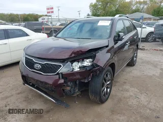 2013 Kia Sorento SX z VIN 5XYKW4A2XDG311577, wystawiony jako IAAI lot #42210698 z przebiegiem 152 599 mil mil oraz . Historia ofert i sprzedaży dostępna na DreamBid. Obrazek 6.