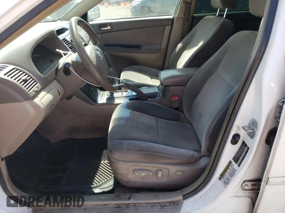 2005 Toyota Camry STD z VIN 4T1BE32K55U025255, wystawiony jako Copart lot #59423275 z przebiegiem 290 722 mil mil oraz Czysty tytuł • Clean title. Historia ofert i sprzedaży dostępna na DreamBid. Obrazek 7.