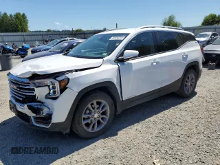 2024 GMC Terrain SLT z VIN 3GKALVEG3RL300909, wystawiony jako Copart lot #65032885 z przebiegiem 21 466 mil mil oraz Czysty tytuł • Clean title. Historia ofert i sprzedaży dostępna na DreamBid. Obrazek 1.