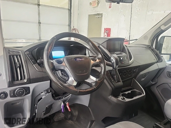 2019 Ford Transit z VIN 1FTYR2CG7KKA96911, wystawiony jako IAAI lot #42566551 z przebiegiem 207 807 mil mil oraz . Historia ofert i sprzedaży dostępna na DreamBid. Obrazek 30.