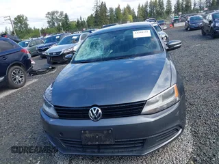 2011 Volkswagen Jetta SE z VIN 3VWDZ7AJXBM356668, wystawiony jako IAAI lot #42294221 z przebiegiem 199 605 mil mil oraz . Historia ofert i sprzedaży dostępna na DreamBid. Obrazek 12.