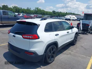 2016 Jeep Cherokee Sport with VIN 1C4PJLAB1GW336793, listed as a IAAI auction lot 42437118 with 8,424 mi miles and . Bid and sale history available at DreamBid. Image 4.