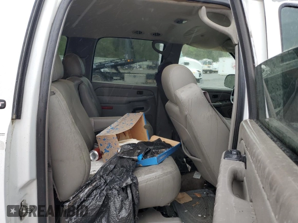 2005 GMC Yukon XL SLE z VIN 1GKEC16Z25J175610, wystawiony jako Copart lot #51051785 z przebiegiem 271 619 mil mil oraz Szkoda całkowita • Salvage title. Historia ofert i sprzedaży dostępna na DreamBid. Obrazek 11.