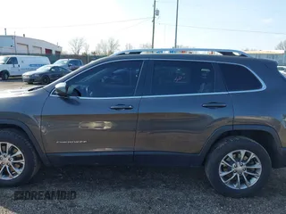 2019 Jeep Cherokee Latitude Plus with VIN 1C4PJMLBXKD162570, listed as a IAAI auction lot 41897313 with 142,110 mi miles. Bid and sale history available at carsss.com. Image 14.