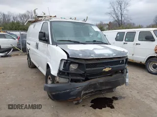 2010 Chevrolet Express Cargo z VIN 1GCZGFBA3A1153446, wystawiony jako IAAI lot #40969096 z przebiegiem 287 984 mil mil oraz . Historia ofert i sprzedaży dostępna na DreamBid. Obrazek 1.