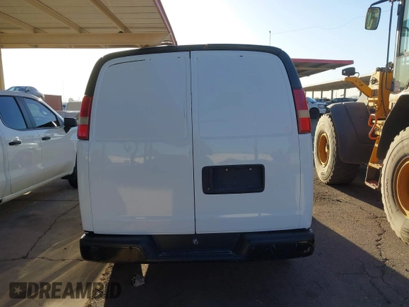 2011 Chevrolet Express Cargo z VIN 1GCWGFCG6B1120481, wystawiony jako IAAI lot #42218197 z przebiegiem 204 375 mil mil oraz . Historia ofert i sprzedaży dostępna na DreamBid. Obrazek 16.