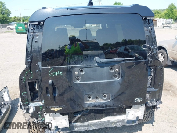 2020 Land Rover Defender S с VIN SALEJEEX0L2015668, выставлен на аукционе IAAI как лот 42419724 с пробегом 53 962 миль миль и . История ставок и продаж доступна на DreamBid. Изображение 6.