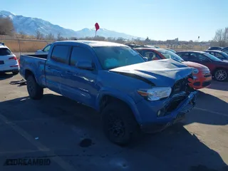2019 Toyota Tacoma 4WD SR5 with VIN 3TMDZ5BN9KM075759, listed as a IAAI auction lot 41392290 with 113,642 mi miles. Bid and sale history available at carsss.com. Image 1.