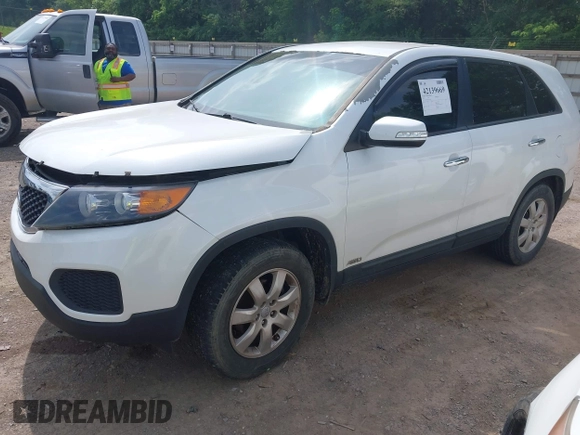 2013 Kia Sorento LX with VIN 5XYKTDA65DG415454, listed as a IAAI auction lot 42139669 with 163,476 mi miles. Bid and sale history available at carsss.com. Image 2.