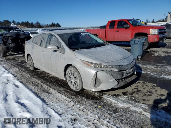 2021 Toyota Prius LE with VIN JTDKAMFP5M3193929, listed as a Copart auction lot 42902175 with 27,933 mi miles and Salvage Title. Bid and sale history available at DreamBid. Image 4.