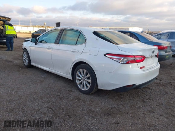2019 Toyota Camry LE z VIN 4T1B11HK1KU804266, wystawiony jako IAAI lot #41226403 z przebiegiem 91 163 mil mil oraz . Historia ofert i sprzedaży dostępna na DreamBid. Obrazek 3.
