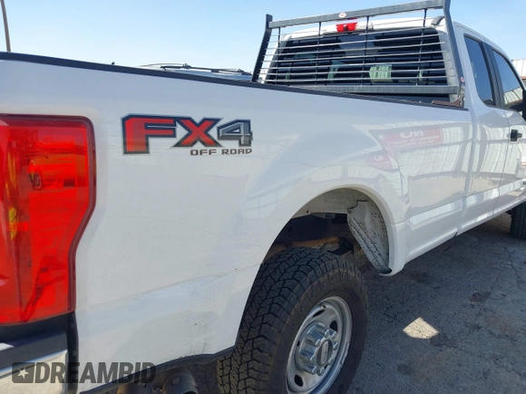 2018 Ford F-250 XL z VIN 1FT7X2BT7JEB31878, wystawiony jako IAAI lot #41852187 z przebiegiem 230 879 mil mil oraz . Historia ofert i sprzedaży dostępna na DreamBid. Obrazek 18.