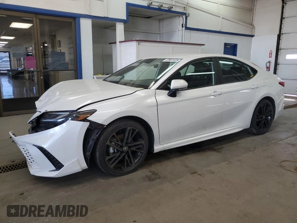 2025 Toyota Camry LE with VIN 4T1DAACK1SU508776, listed as a Copart auction lot 53907435 with 15,472 mi miles and Salvage Title. Bid and sale history available at carsss.com. Image 1.