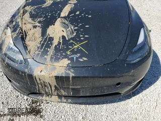 2024 Tesla Model Y Performance z VIN 7SAYGDEF1RF038664, wystawiony jako Copart lot #52583175 z przebiegiem Nie podano mil oraz Szkoda całkowita • Salvage title. Historia ofert i sprzedaży dostępna na DreamBid. Obrazek 11.