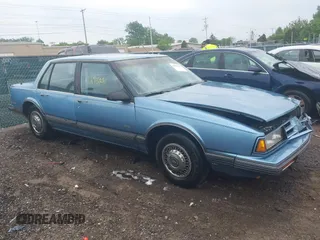 1991 Oldsmobile Delta z VIN 1G3HN54C6M1809377, wystawiony jako IAAI lot #42275221 z przebiegiem 139 509 mil mil oraz . Historia ofert i sprzedaży dostępna na DreamBid. Obrazek 1.
